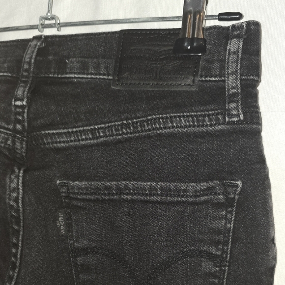 Levi's 724 High Rise Straight Crop Black Jeans - Picture 3 of 4